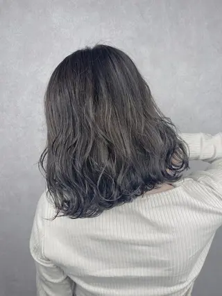 ミディアム _White所属・ＳＨＩ ＺＵのヘアスタイル