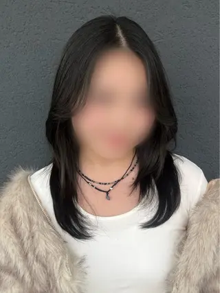 セミロング 韓国リアルハッシュ レイヤーカットのヘアスタイル