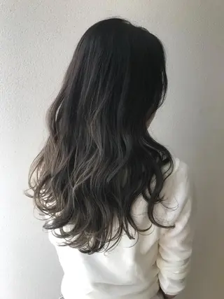 ロング カラー 沢田 瞳のヘアスタイル