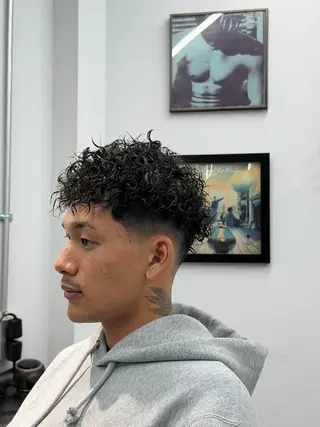 ミディアム パーマ メンズ thesmiths所属・ナカ レオナのヘアスタイル