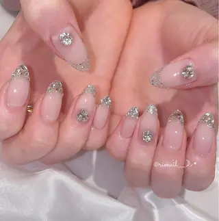 ネイル 𝘙𝘪𝘰𝘯𝘢 ...🕯🤍のネイルデザイン