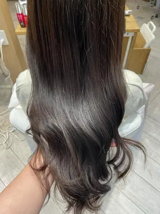 ロング 亀山 由里菜のヘアスタイル