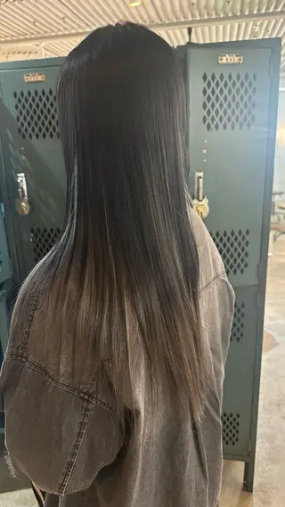 ロング カラー Scintiller鹿児島中央駅店所属・弱酸性施術 🎀白石莉菜🎀のヘアスタイル