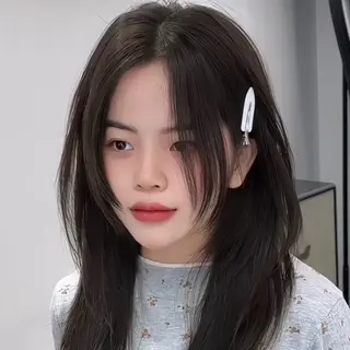 ミディアム SHIN レイヤー‪‪カットのヘアスタイル