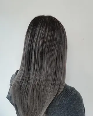 カラー デザインカラー Lienのヘアスタイル