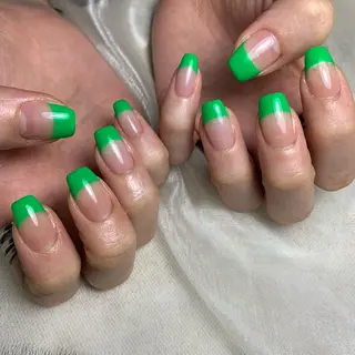 ネイル repos~ルポ~所属・里見 麗のネイルデザイン