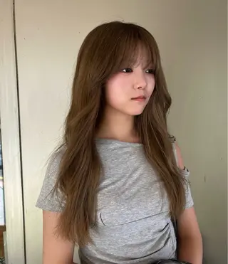 ロング あやか/ベージュ /透け感カラーのヘアスタイル