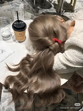 ロング カラー 透明感カラー グレージュ/あいのヘアスタイル