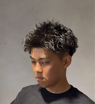 パーマ メンズ SALOWIN梅田茶屋町North店所属・岡田/メンズ特化/パ ーマ&ショートのプロのヘアスタイル