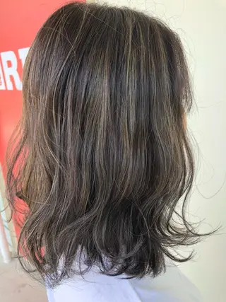 カラー 早川 真幸のヘアスタイル