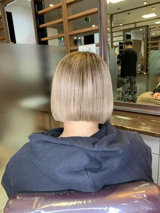 ショート カラー 本島 大生のヘアスタイル