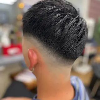 ショート メンズ 海老原 コウのヘアスタイル