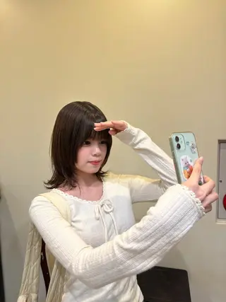 ミディアム しおり🍬 KOKORO🤍のヘアスタイル