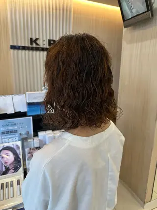 ミディアム パーマ 内田温子大人女性 ハイライト、ボブのヘアスタイル