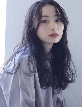 ロング カラー hoNua. 栄/透明感カラーのヘアスタイル