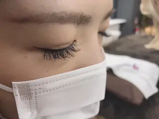 マツエク・マツパ 磧本 祐里恵のヘアスタイル