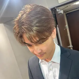 メンズ 表参道フェザーパーマ ニュアンスパーマのヘアスタイル