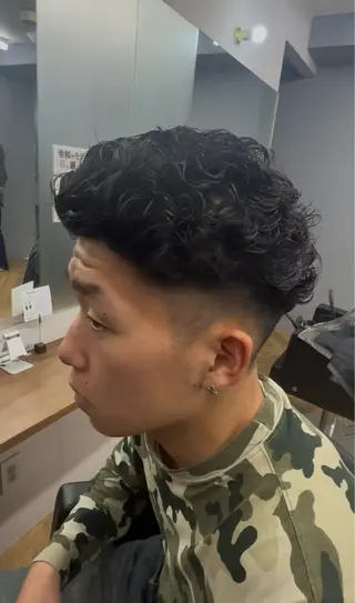 パーマ メンズ 松岡 やひろのヘアスタイル