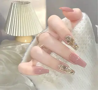 ネイル BiEiネイルサロン所属・BiEi ネイルサロン長さ出しのネイルデザイン