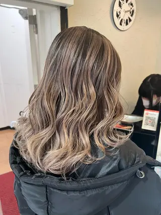 セミロング 🇺🇸ハイライト特 化美容師🇺🇸漆沢のヘアスタイル