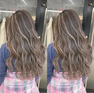 ロング ハイトーン ハイライ ト バレイヤージュのヘアスタイル