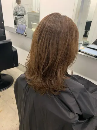 ミディアム カラー TAKUMI .のヘアスタイル