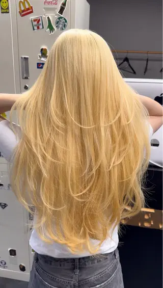 ロング カラー ヘアアレンジ ホワイトカラー/ ピンクベージュにったのヘアスタイル