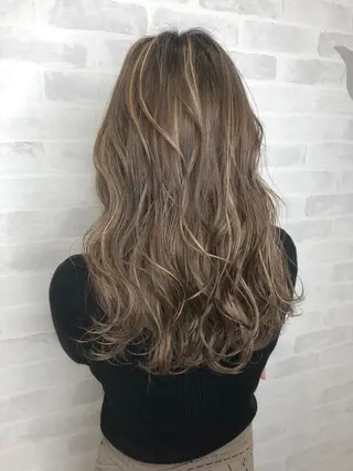 カラー デザインカラー Lienのヘアスタイル