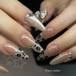 ネイル ⁸ᵃᵖᵖʸ🐝⋆゜ MöEのネイルデザイン