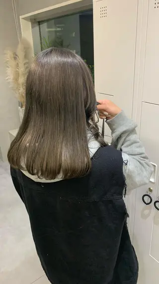 カラー amu/ブリーチなし ダブルカラーのヘアスタイル