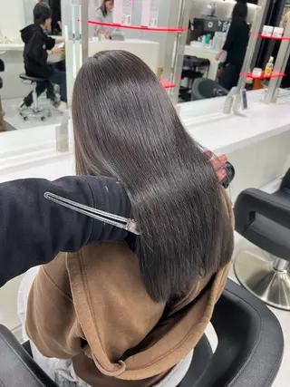 ロング カラー オリーブカラー🫒 レイヤーカット✂︎のヘアスタイル