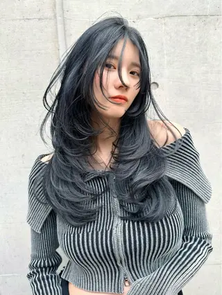 ロング カラー 韓国レイヤーカット/ ダブルカラーのヘアスタイル