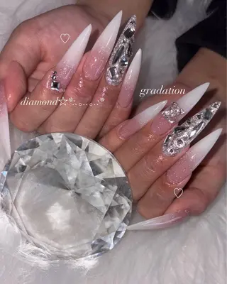 ロング reve所属・渡邊 ゆめののネイルデザイン