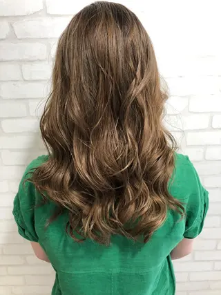 ロング カラー パーマ ヘアアレンジ miki 🦎のヘアスタイル