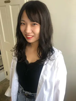 ミディアム カラー MIOベージュカラー 柔らかいカラーのヘアスタイル