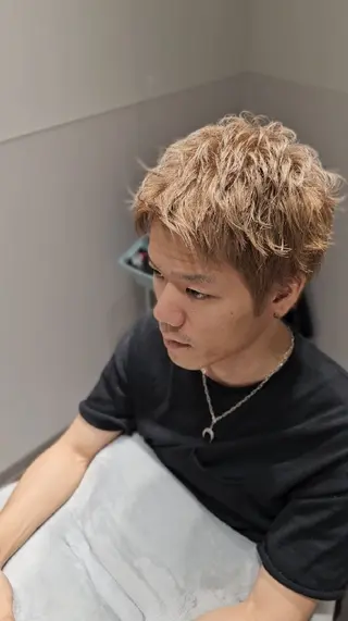 ショート カラー サロウィン　神戸三宮店所属・三宮No.1ブリーチ 無しカラー/杉山太貴のヘアスタイル
