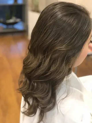 セミロング MAAT所属 AKANEのヘアスタイル