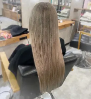 ロング ハイトーン/ エクステのヘアスタイル