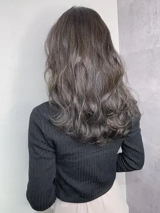 セミロング ＿WHITE鳳店 アンダーバーホワイトのヘアスタイル