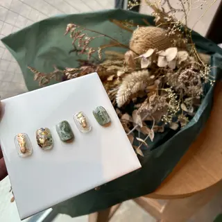 ネイル nail atelier hiton所属・nailist 朱音のネイルデザイン