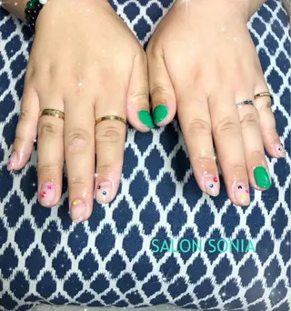 ネイル 小顔・毛穴・たるみ ネイル　似内真樹のエステ・リラクイメージ