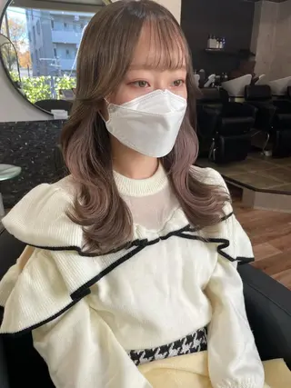 セミロング レイヤーカット、 大人可愛い　中村美羅のヘアスタイル