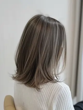 ミディアム 保子 祐里香のヘアスタイル