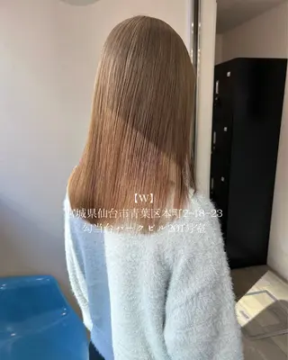 セミロング W所属・小林 朋花のヘアスタイル