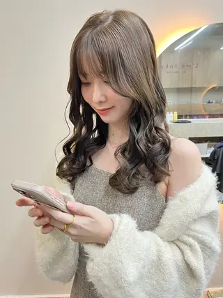 セミロング カラー パーマ L’me  TOKYO by youres所属・《柔らかhair𓍯 》木村美姫のヘアスタイル
