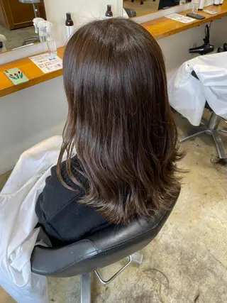 ミディアム カラー MIOベージュカラー 柔らかいカラーのヘアスタイル