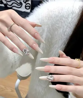 ネイル T. Leeのネイルデザイン