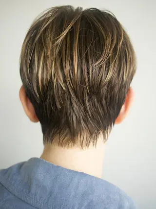 ショート nuu所属・💜ショート💜 ウルフ、ボブ二色亜美のヘアスタイル