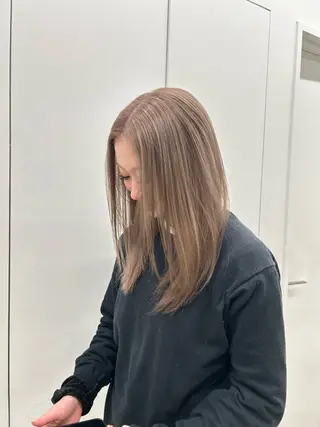 カラー moeka 表参道のヘアスタイル