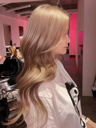 ロング sara/名古屋 ／ハイトーンのヘアスタイル